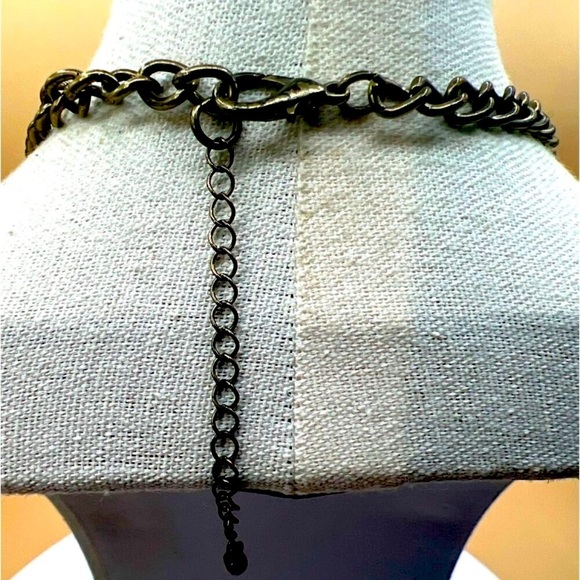 Vintage-Inspired Floral Statement Necklace With Crystal & Resin Accents.  N2 - Picture 11 of 12